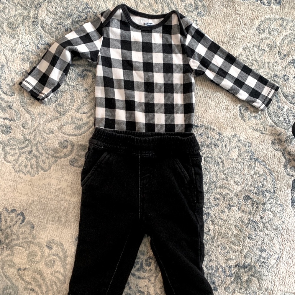 Infant outfit 6-12 mos
